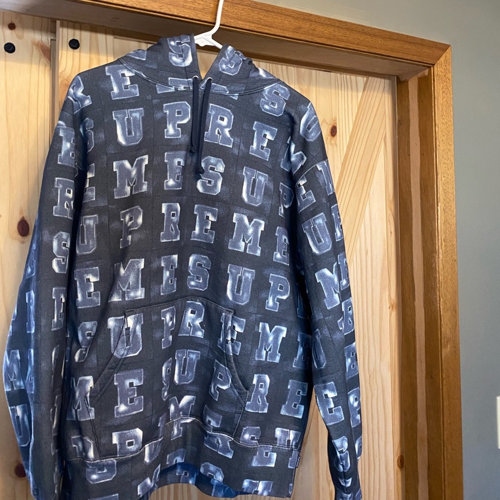 Supreme hoodie